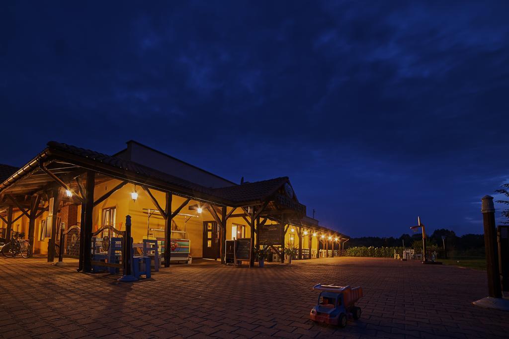 Bed and Breakfast Rancho Mała Nieszawka Exterior foto